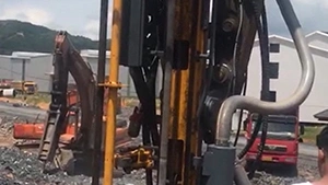 Mât de forage pour pelle hydraulique T6 en Action